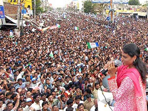 పిక్చర్స్: జగన్ పార్టీ క్రౌడ్ పుల్లర్స్ పిక్చర్స్: జగన్ పార్టీ క్రౌడ్ పుల్లర్స్