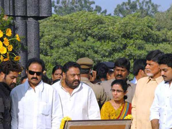 కోల్డ్‌వార్: హరికృష్ణ వర్సెస్ బాలకృష్ణ