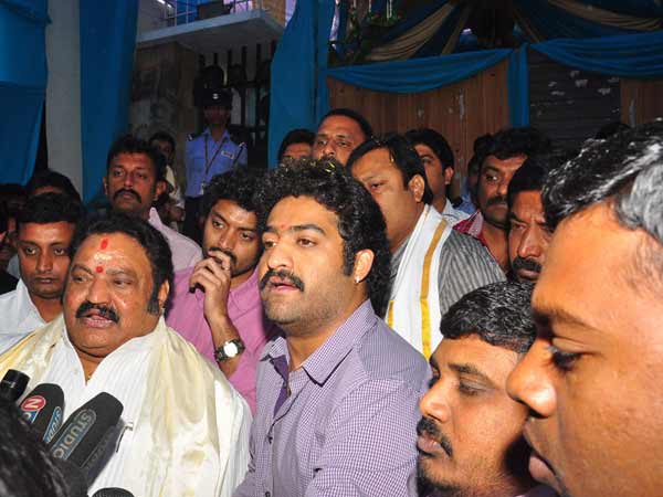 కోల్డ్‌వార్: హరికృష్ణ వర్సెస్ బాలకృష్ణ