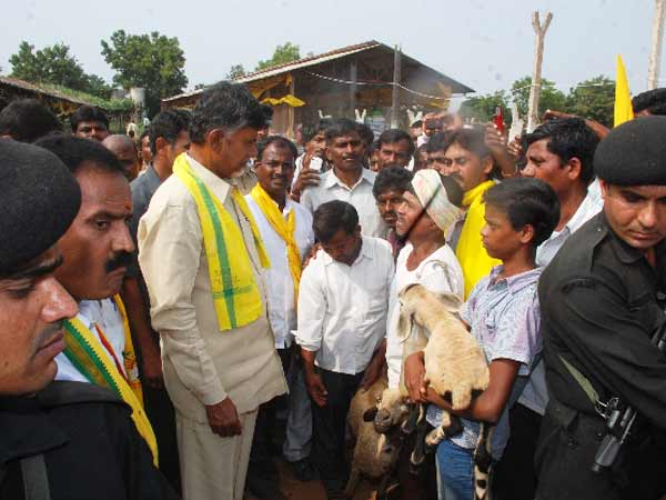 బాబు మారాడా, గతం వెంటాడుతోందా?