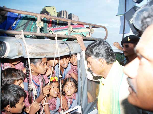 బాబు మారాడా, గతం వెంటాడుతోందా?