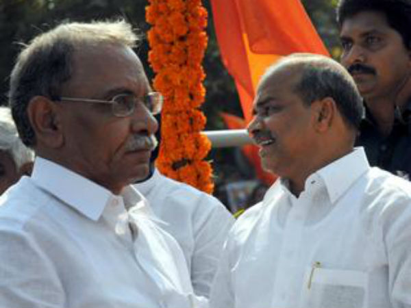 పిక్చర్స్: అప్పుడు అంతా కెవిపినే, ఇప్పుడు స్ట్రగుల్