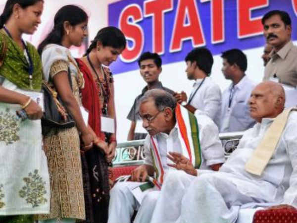 పిక్చర్స్: అప్పుడు అంతా కెవిపినే, ఇప్పుడు స్ట్రగుల్