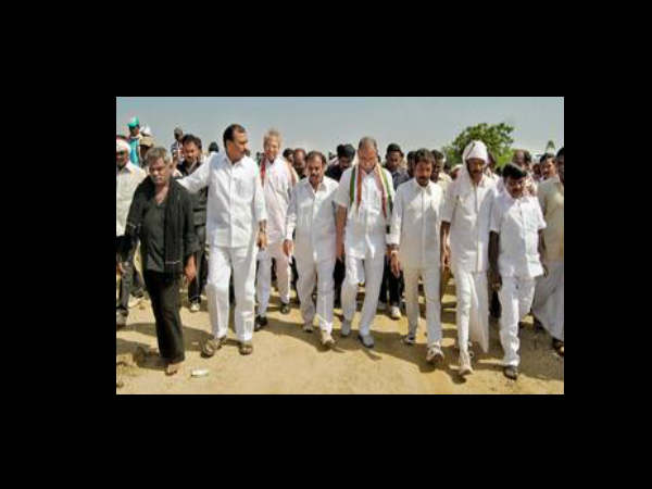 పిక్చర్స్: అప్పుడు అంతా కెవిపినే, ఇప్పుడు స్ట్రగుల్