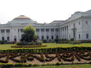 Left, Trinamool MLAs scuffle in West Bengal assembly Left, Trinamool MLAs scuffle in West Bengal assembly