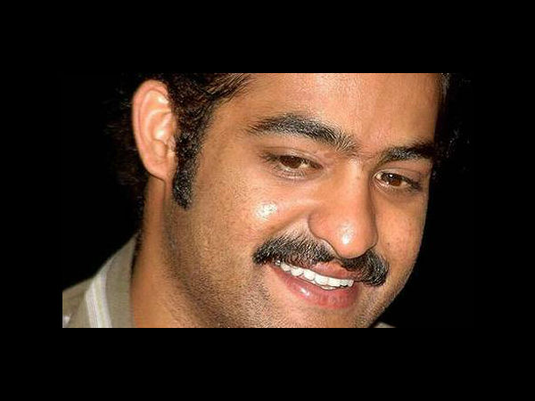 కిరణ్ చేతికి 'ఐ': ఛానళ్ల కోసం పోటా పోటీ కిరణ్ చేతికి 'ఐ': ఛానళ్ల కోసం పోటా పోటీ