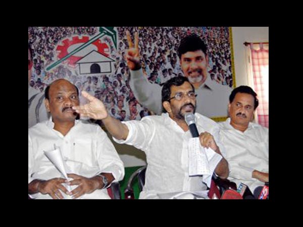 బాబు సేన: నోరు చేసుకోవడమే.. (పిక్చర్స్)