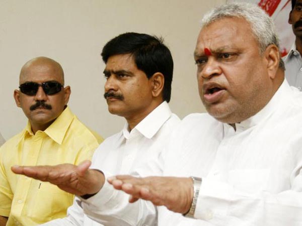 బాబు సేన: నోరు చేసుకోవడమే.. (పిక్చర్స్)