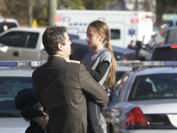 గన్ ఉన్మాదం: అమెరికా వెలుగుల వెనుక...