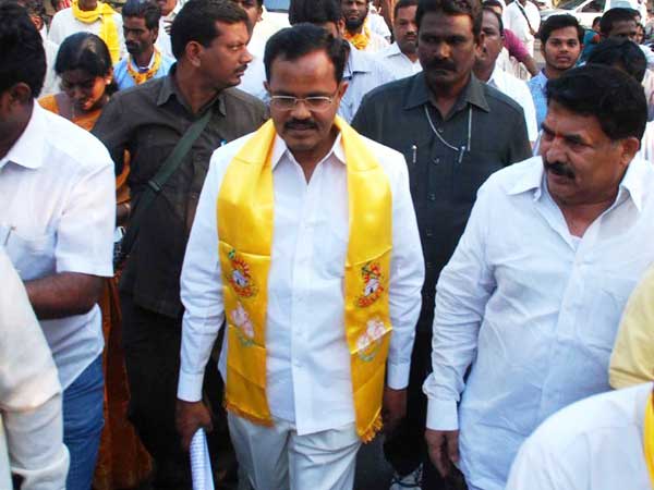 చిత్రాలు: కెసిఆర్‌పై ఢీ అంటే ఢీ