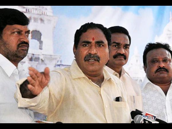 చిత్రాలు: కెసిఆర్‌పై ఢీ అంటే ఢీ
