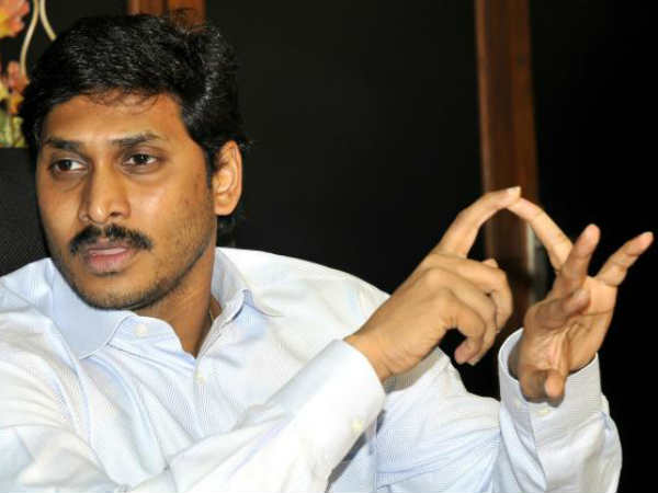 చిరుపై దాసరి ఘాటు వ్యాఖ్యల వెనుక..!? చిరుపై దాసరి ఘాటు వ్యాఖ్యల వెనుక..!?