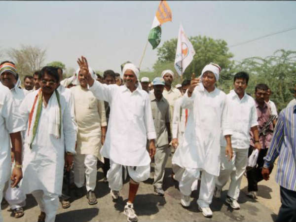  ఆపరేషన్: షర్మిల వర్సెస్ వైయస్ పాదయాత్ర