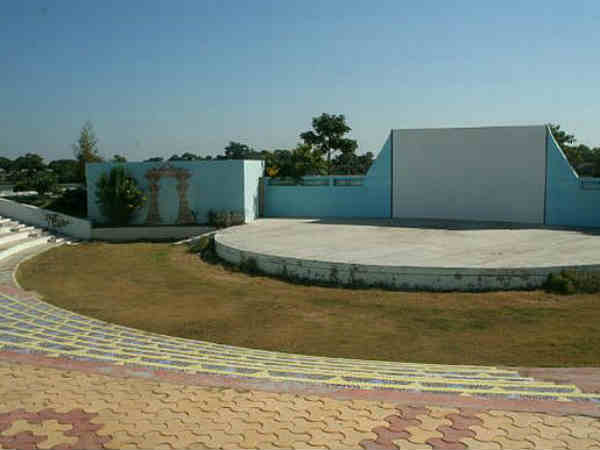 మోడీ గ్రామం: మోడర్న్ అండ్ హిస్టారికల్..