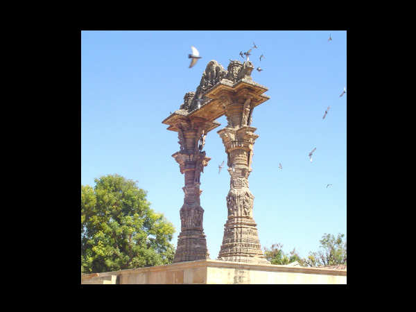 మోడీ గ్రామం: మోడర్న్ అండ్ హిస్టారికల్..