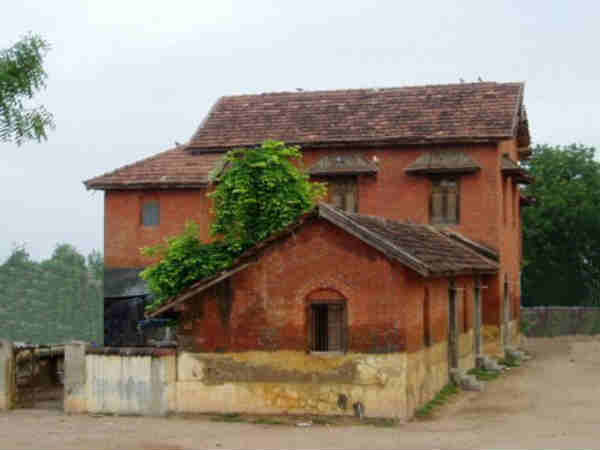 మోడీ గ్రామం: మోడర్న్ అండ్ హిస్టారికల్..