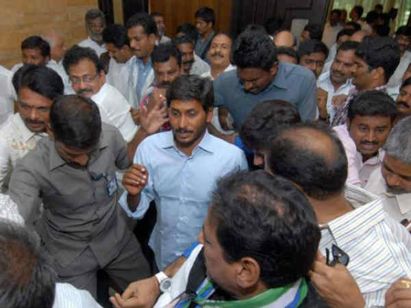 ఇయర్‌వ్యూ: జగన్ అరెస్ట్, ఎన్టీఆర్ ఫ్యామిలీ ఢీ