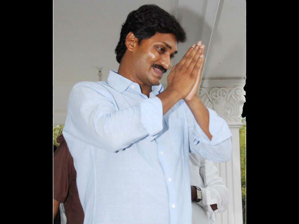 న్యూ ఇయర్‌లోకి మన నేతలు ఇలా ఎంటరయ్యారు!!!