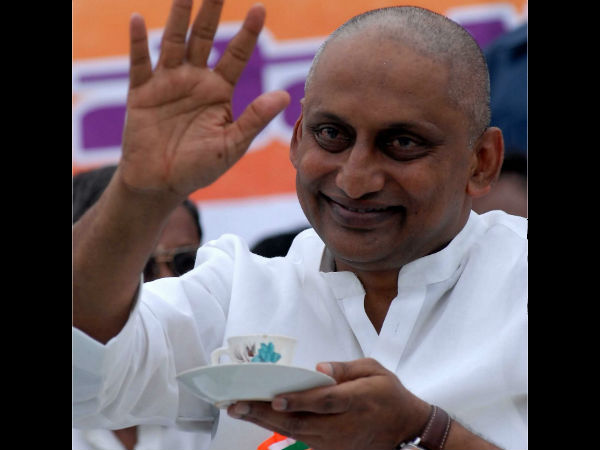 న్యూ ఇయర్‌లోకి మన నేతలు ఇలా ఎంటరయ్యారు!!!