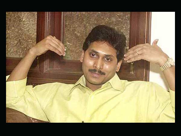 జగన్ వ్యూహం: తెలంగాణపై బాబు బోల్తా (ఫొటోలు)