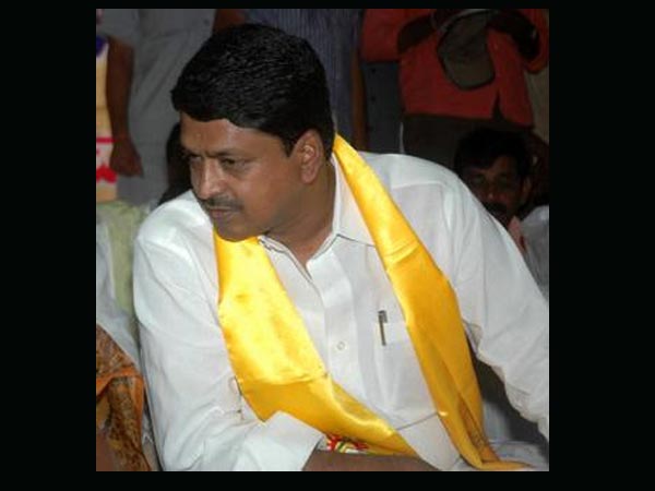 జగన్ వ్యూహం: తెలంగాణపై బాబు బోల్తా (ఫొటోలు)