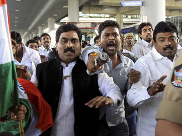 ఫొటోలు: లగడపాటి సమైక్యాంధ్ర వెరైటీలు ఫొటోలు: లగడపాటి సమైక్యాంధ్ర వెరైటీలు