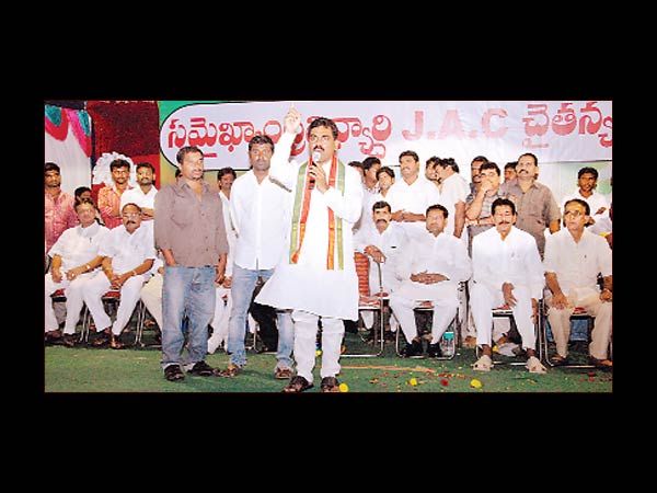 ఫొటోలు: లగడపాటి సమైక్యాంధ్ర వెరైటీలు ఫొటోలు: లగడపాటి సమైక్యాంధ్ర వెరైటీలు