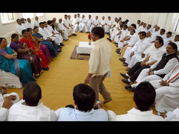 కెసిఆర్ చెప్పిందే జరగనుందా?(ఫోటోలు)