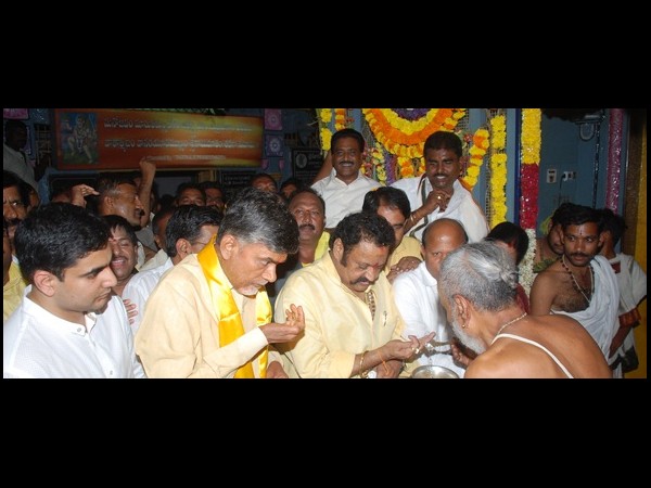 బాబు 'కిరికిరి' మాటలు: అడుగులు లక్ష్యాన్ని దాటినా..