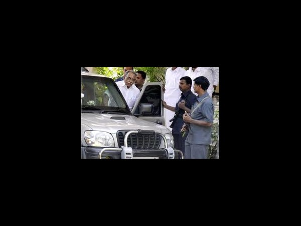 పిక్చర్స్: కెసిఆర్‌ టార్గెట్‌గా వీరంతా...