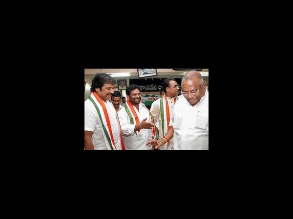 పిక్చర్స్: కెసిఆర్‌ టార్గెట్‌గా వీరంతా...