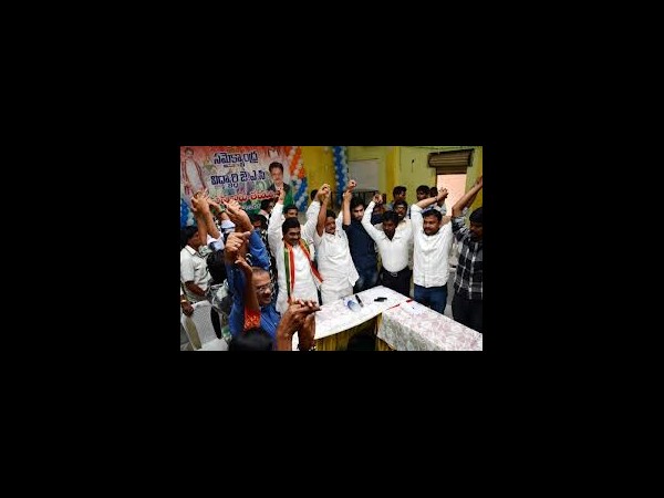 పిక్చర్స్: కెసిఆర్‌ టార్గెట్‌గా వీరంతా...