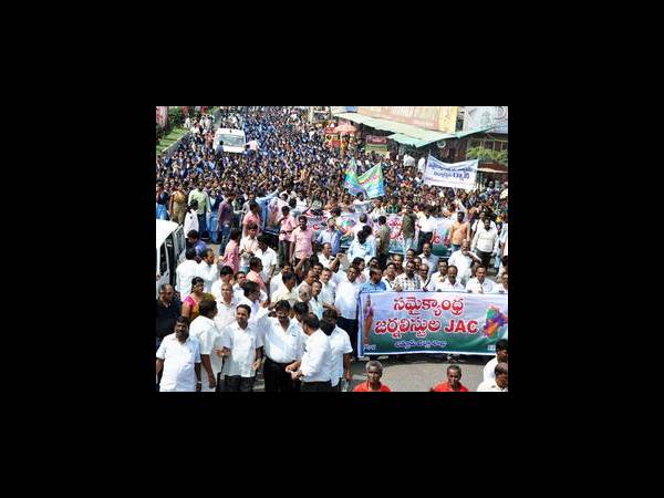 ఇది కెసిఆర్ మాట - అది ఉండవల్లి తూటా