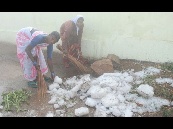 మంచుకురిసినవేళలో: చేవెళ్ల అందం వావ్..(పిక్చర్స్)