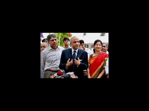 ఫొటోలు: తెలంగాణపై సంప్రదింపుల సందడే