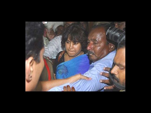 చిత్రాలు: వివాదాల సుడిగుండంలో ఇలా..