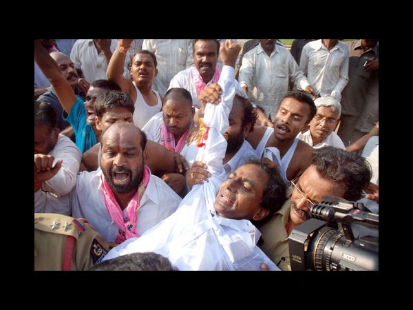 ఫొటోలు: తెలంగాణపై ఆ ముగ్గురు సిఎంలు