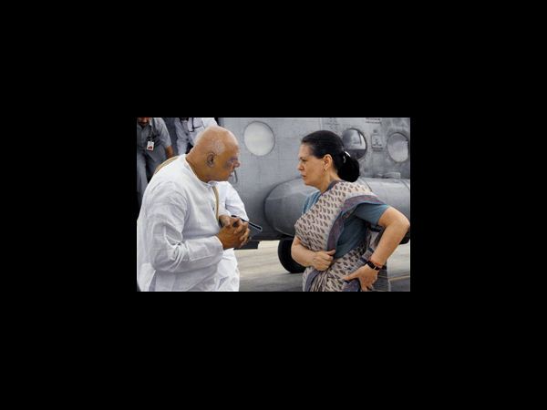 ఫొటోలు: తెలంగాణపై ఆ ముగ్గురు సిఎంలు