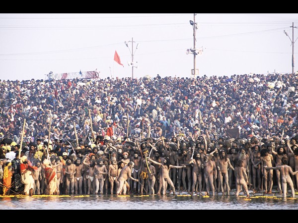 కుంభమేళా: నిత్యానంద హంగామా, మోడీ నో