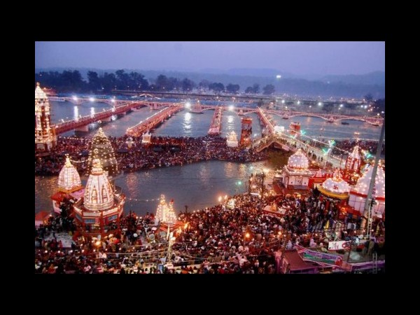 కుంభమేళా: నిత్యానంద హంగామా, మోడీ నో