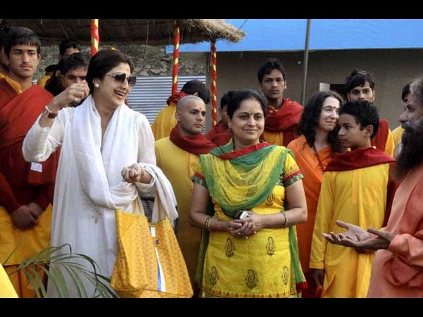 కుంభమేళా: నిత్యానంద హంగామా, మోడీ నో