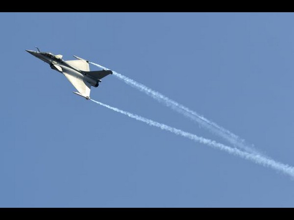 ఎయిర్ షో అదుర్స్(ఫోటోలు)