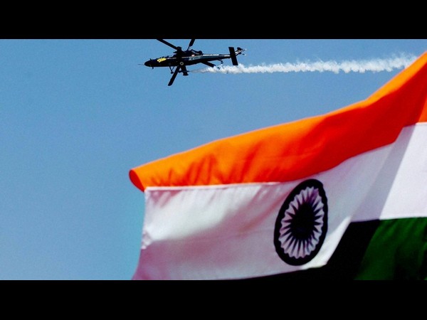 ఎయిర్ షో అదుర్స్(ఫోటోలు)