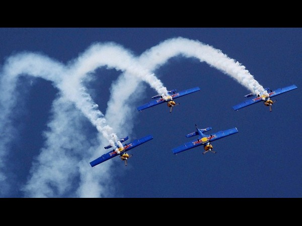ఎయిర్ షో అదుర్స్(ఫోటోలు)