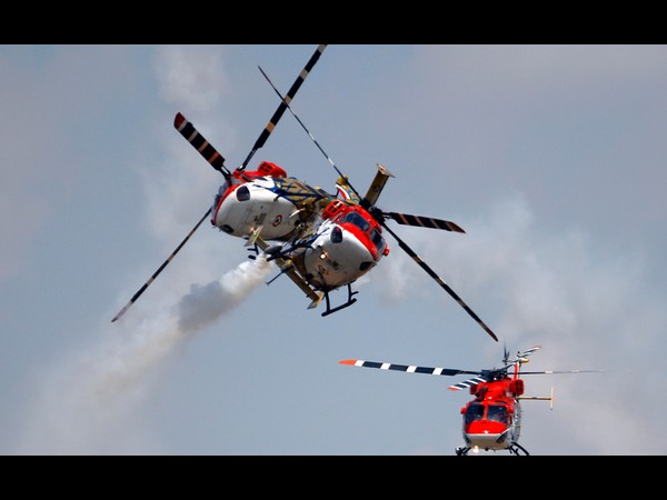 ఎయిర్ షో అదుర్స్(ఫోటోలు)
