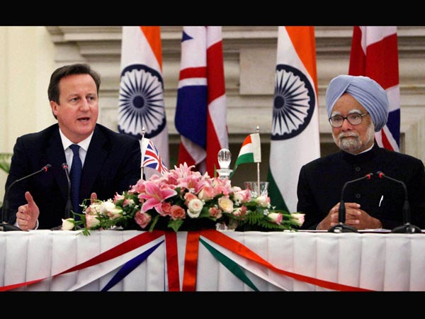  అమీర్‌తో కామెరూన్ హల్‌చల్: చపాతి కాలుస్తూ..