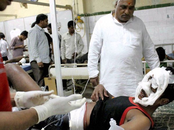 పేలుళ్ల ఫొటోలు: రక్తసిక్తం, హాహాకారాలు