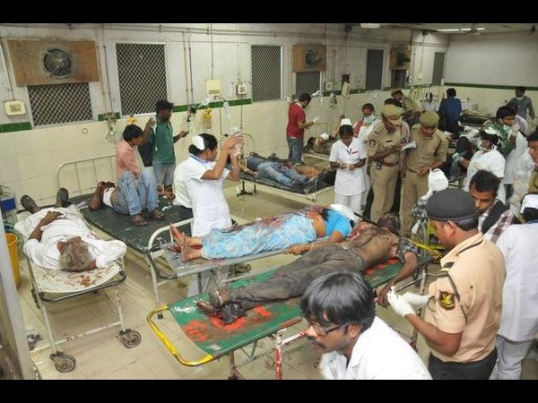 పేలుళ్ల ఫొటోలు: రక్తసిక్తం, హాహాకారాలు