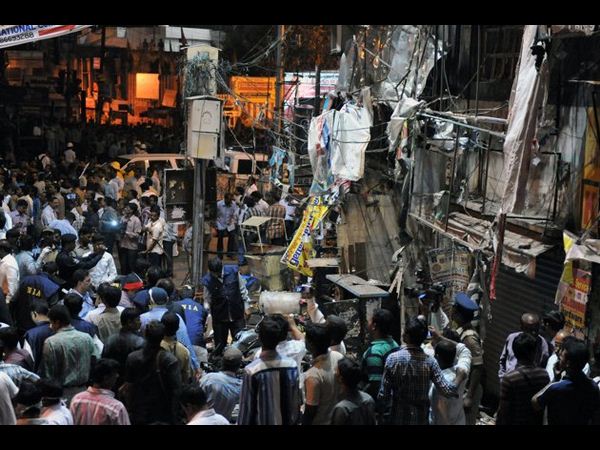 పేలుళ్ల ఫొటోలు: రక్తసిక్తం, హాహాకారాలు