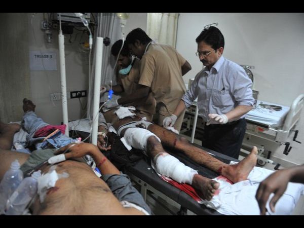 పేలుళ్ల ఫొటోలు: రక్తసిక్తం, హాహాకారాలు